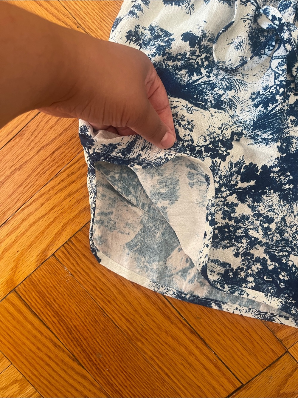 Commense Blue and White High Waist Shorts Set Toile Print - Picture 14 of 16